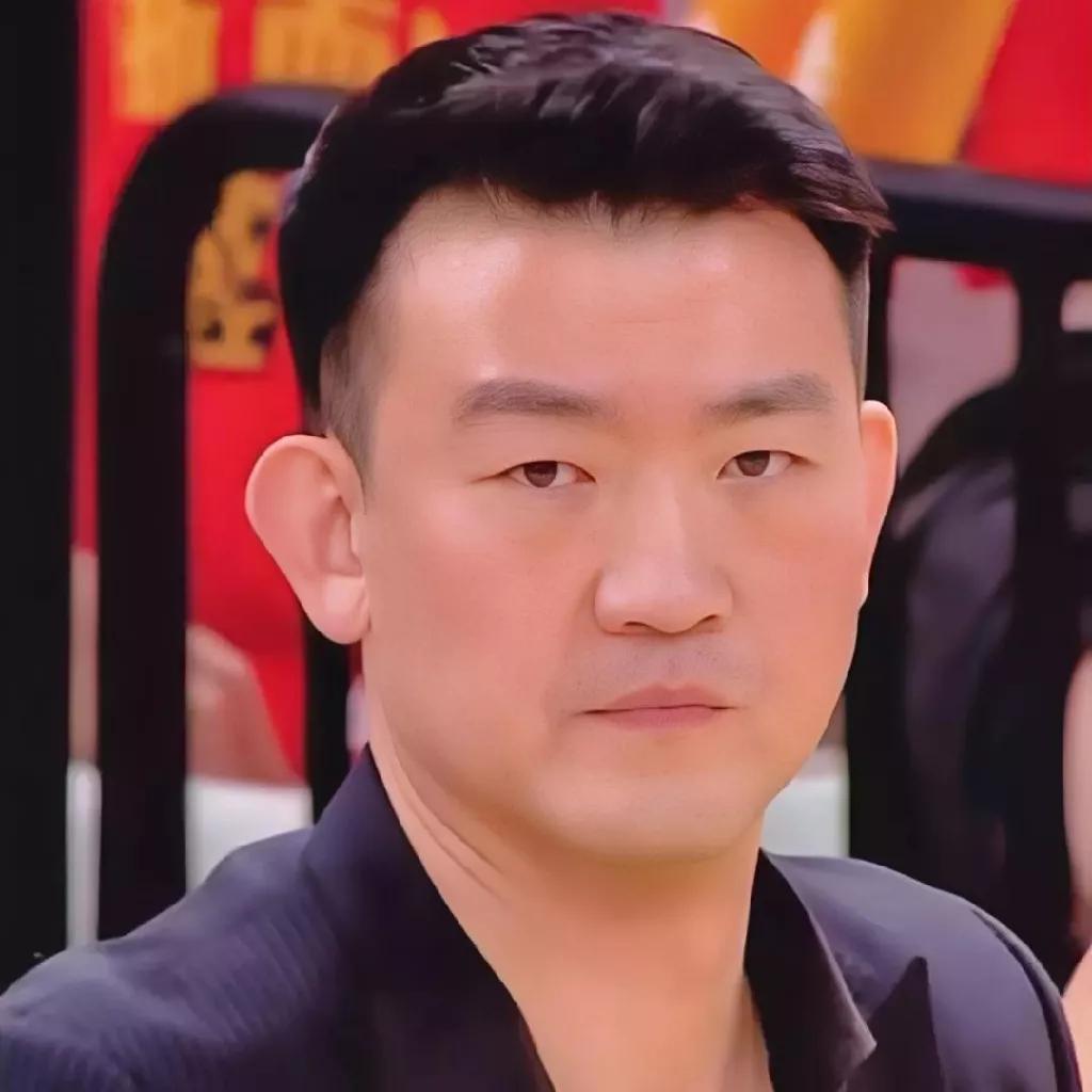 先不说北京和广厦他俩谁能拿冠军！单就昨晚广厦主场输给北京，我认为“王博