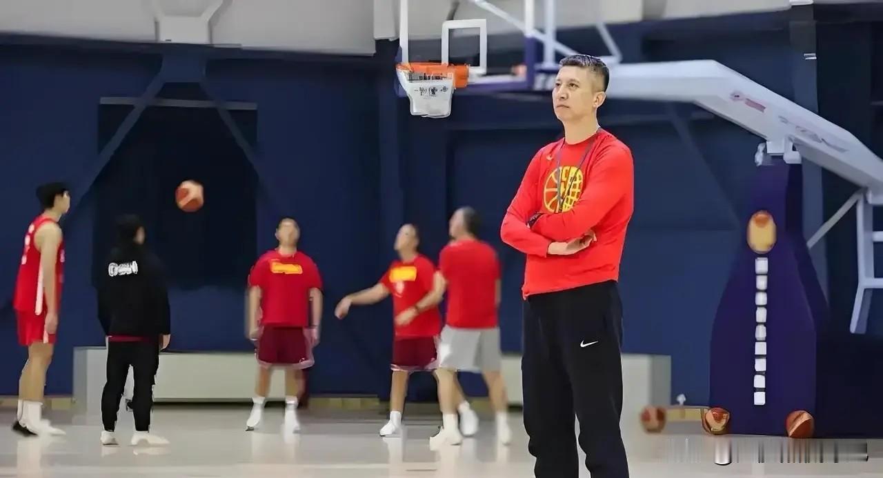 就目前的中国男篮配置来讲，易建联之后，没有人能称老大，没有统治力，也没有突出点。