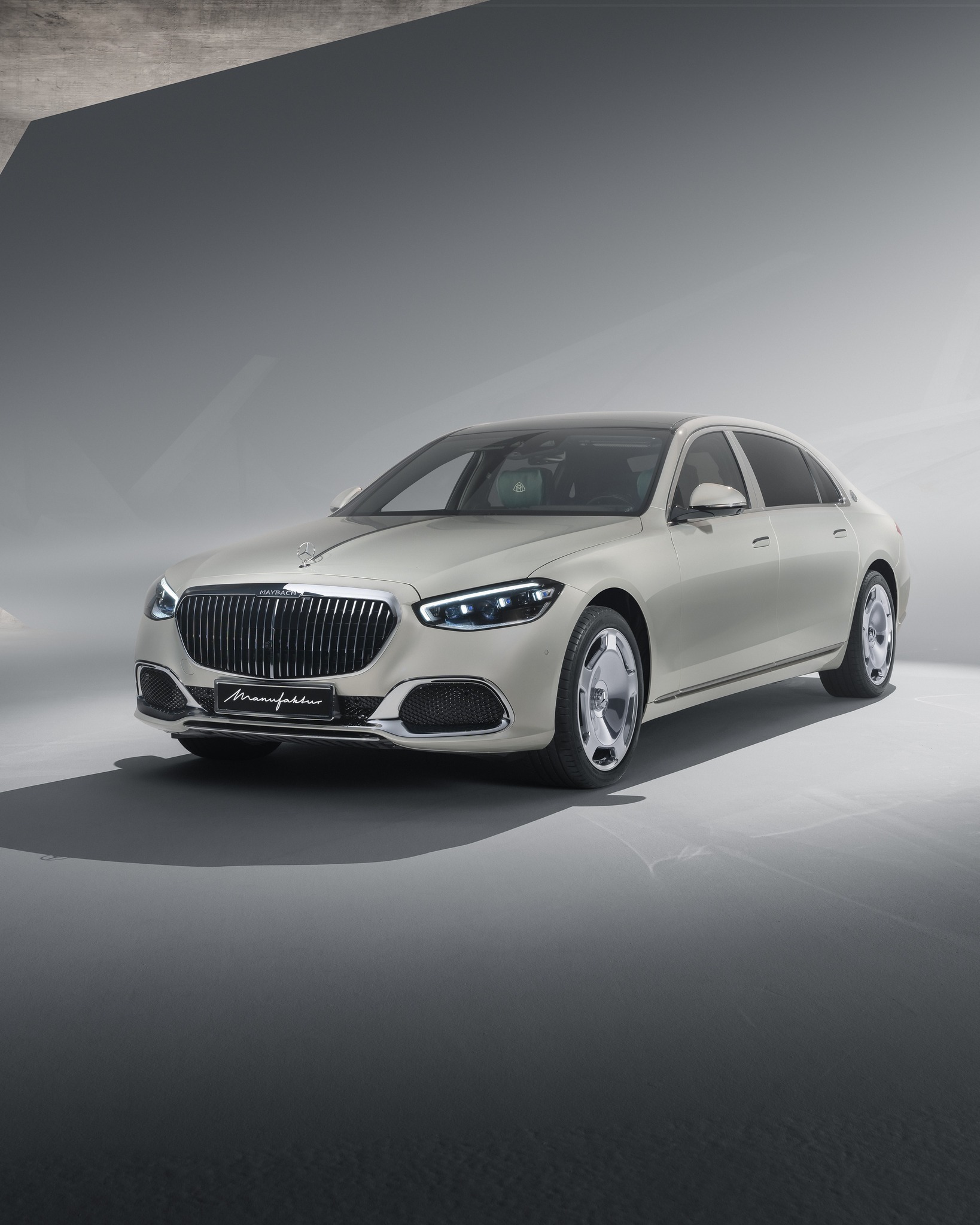 这台迈巴赫S580美不美？我觉得绿内饰太到位了！你买这车会不会选绿内饰？奔驰奔驰