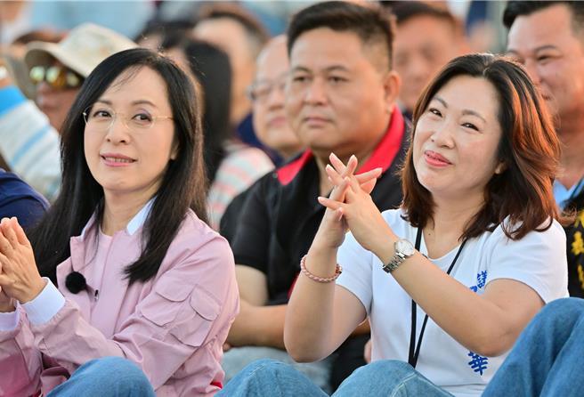 民进党刘櫂豪抛出政坛震撼弹，宣布不参选年底台东县长选举，使选局转为国民党吴秀华与