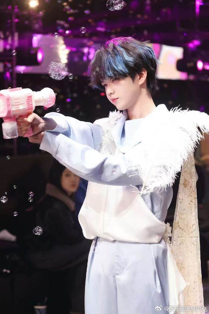 建议严查AG的枪AG今年能这么猛啊✨，引进花花之后直接起飞，第一周单人56淘汰就