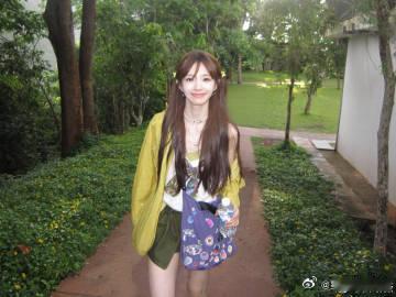 田曦薇苍蝇视角田曦薇这个小猫震怒被这个苍蝇视角镜头戳中，田曦薇小猫震怒既视感拉满