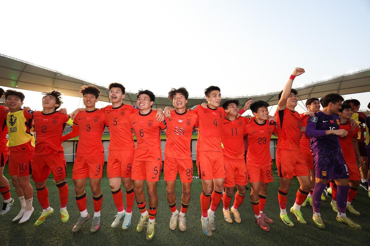 乌兹别克成了中国队最好的量尺！年初U23亚洲杯的1/4决赛，面对乌兹别克斯
