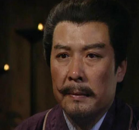 在拍摄《三国演义》时，饰演刘备的孙彦军一边擦着汗一边愤怒道:“如果下次我再演古装