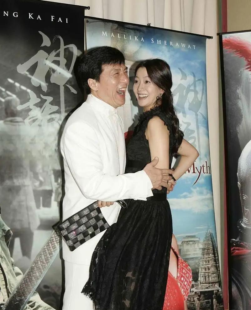 零下十几度的冰窟，成龙是把金喜善当亲妹妹救的。这可不是什么电影剧本，而是200