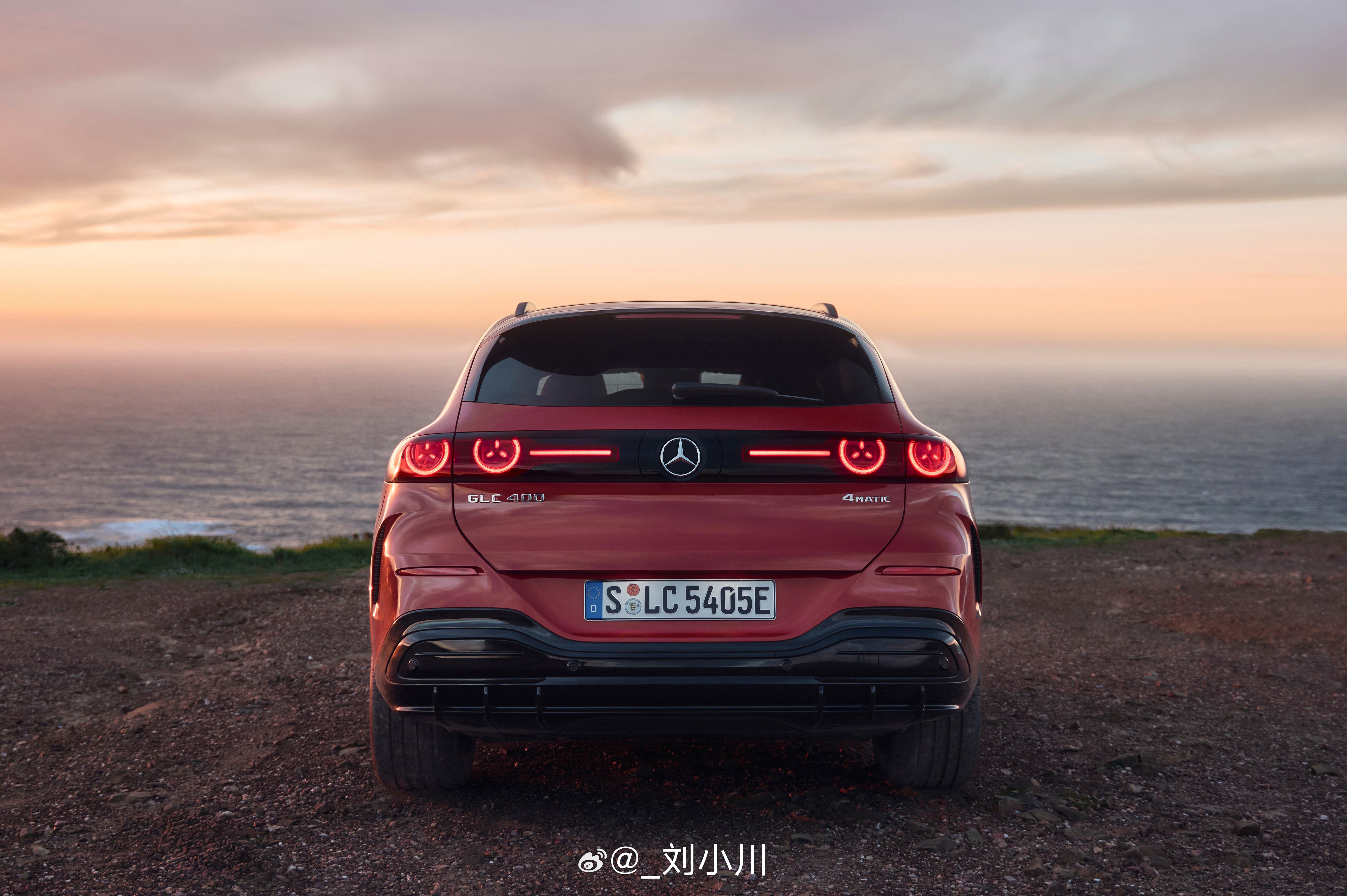 全新纯电奔驰GLC高清原图附上一组全新纯电奔驰GLC（红色涂装）高清原图。从E