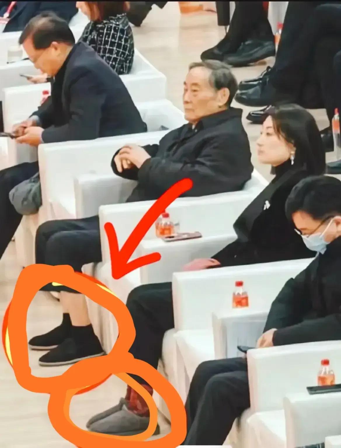 以前宣传宗庆后：身价百亿，但是一年只花5万块钱，穿十几块钱的老布鞋，和几十块钱的