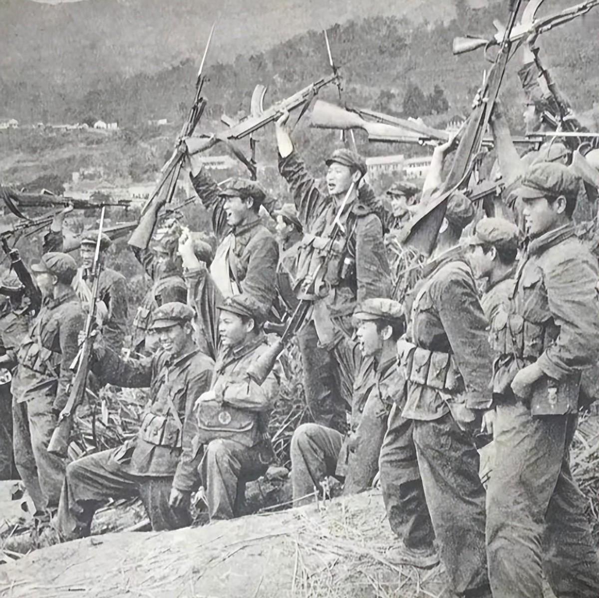 孤身带六名伤兵死守木屋，对抗百名越军五次冲锋，弹尽粮绝时他做出了令人敬佩的选择！