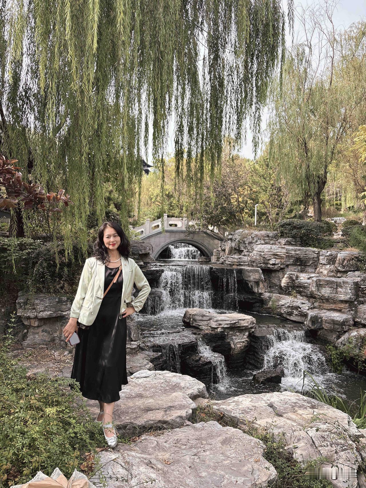 今天一位粉丝朋友说我长得挺有女人味，就是照片看起来有170，40的脚[捂脸哭]！