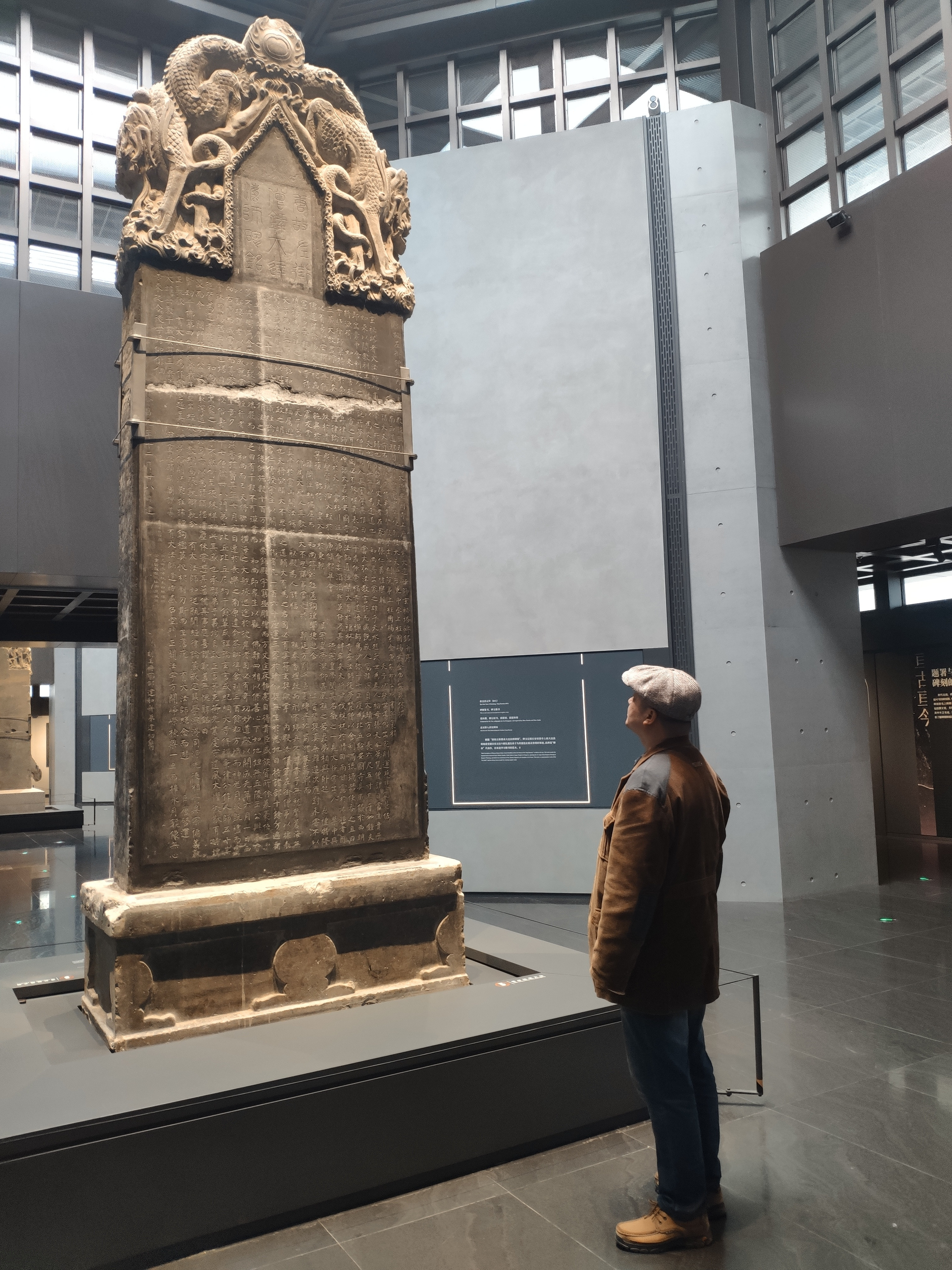 瞻仰唐代柳公权书《玄秘塔碑》原碑，此碑为柳体必临之碑。立于中唐时期唐武宗会昌元年