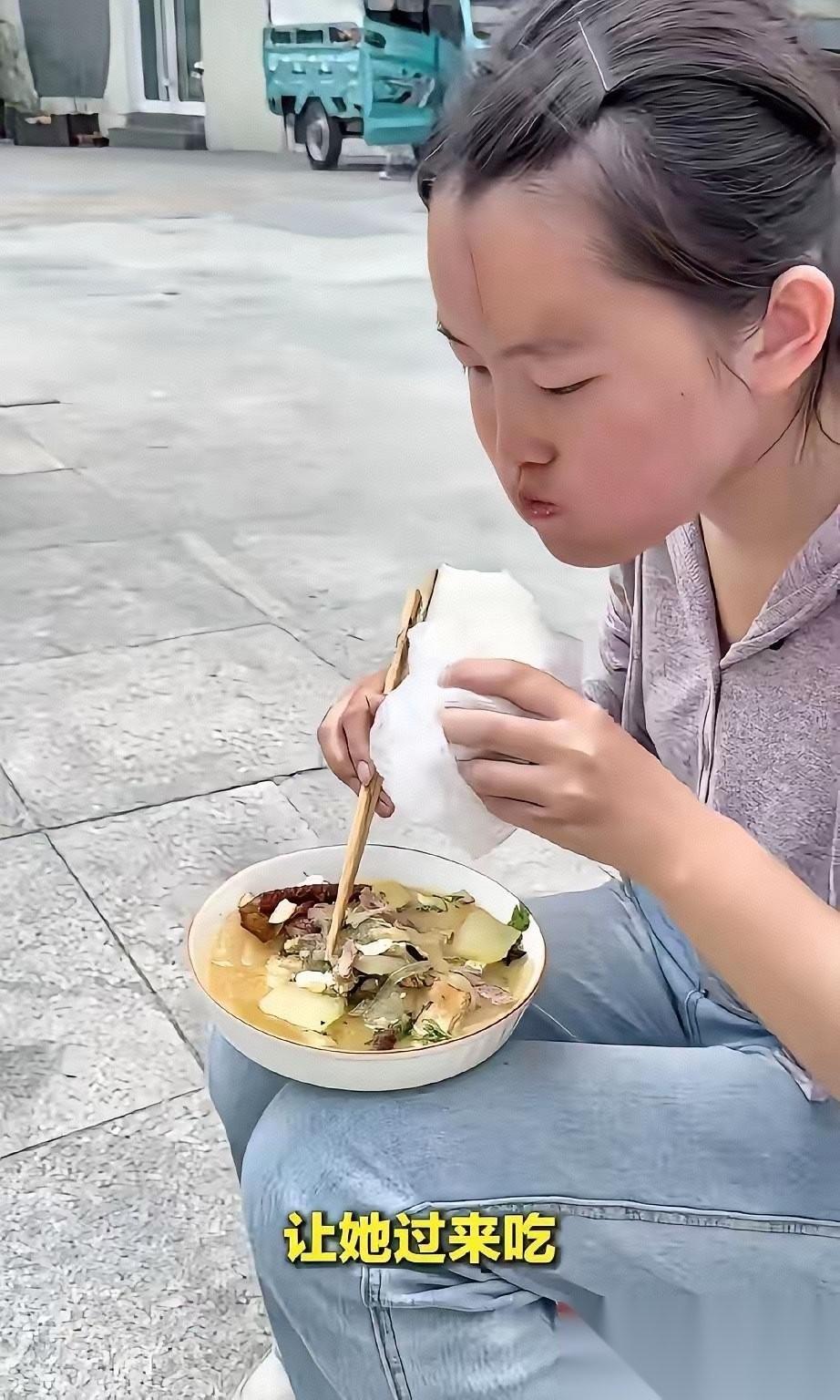 泪目了！湘潭大学一名大二女生，她母亲患重病，为了不影响她高考，竟然瞒了她两年。没