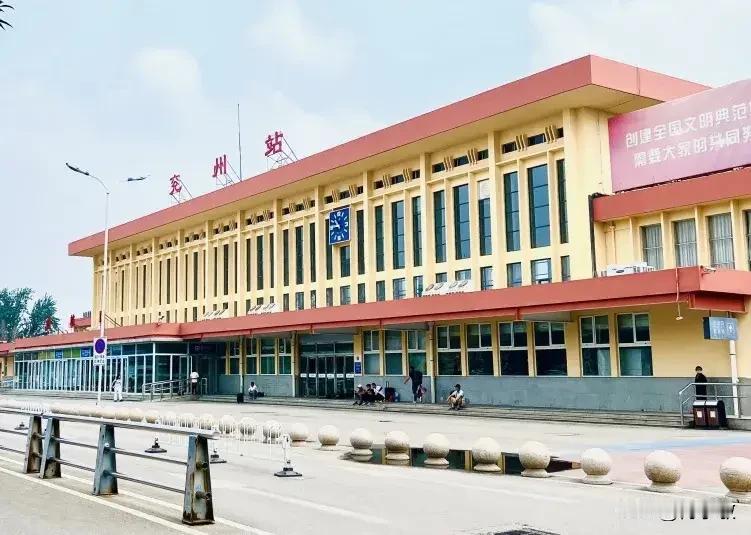 济宁兖州曲阜兖州站估计也是山东省内为数不多的没有扩建改造的一等站。