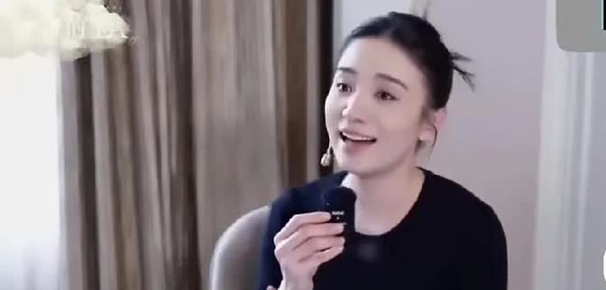 宋佳这姐们儿是真敢说啊！最近她在采访里直接来了一句＂我从来不化妆，就爱素