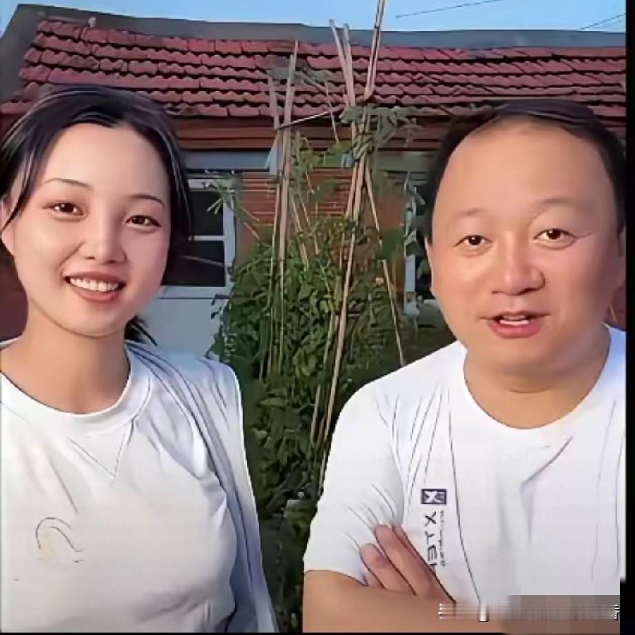 谢广坤的现任老婆在直播间直接发飙，她理直气壮的回怼粉丝说:“我俩是正常关系，我们