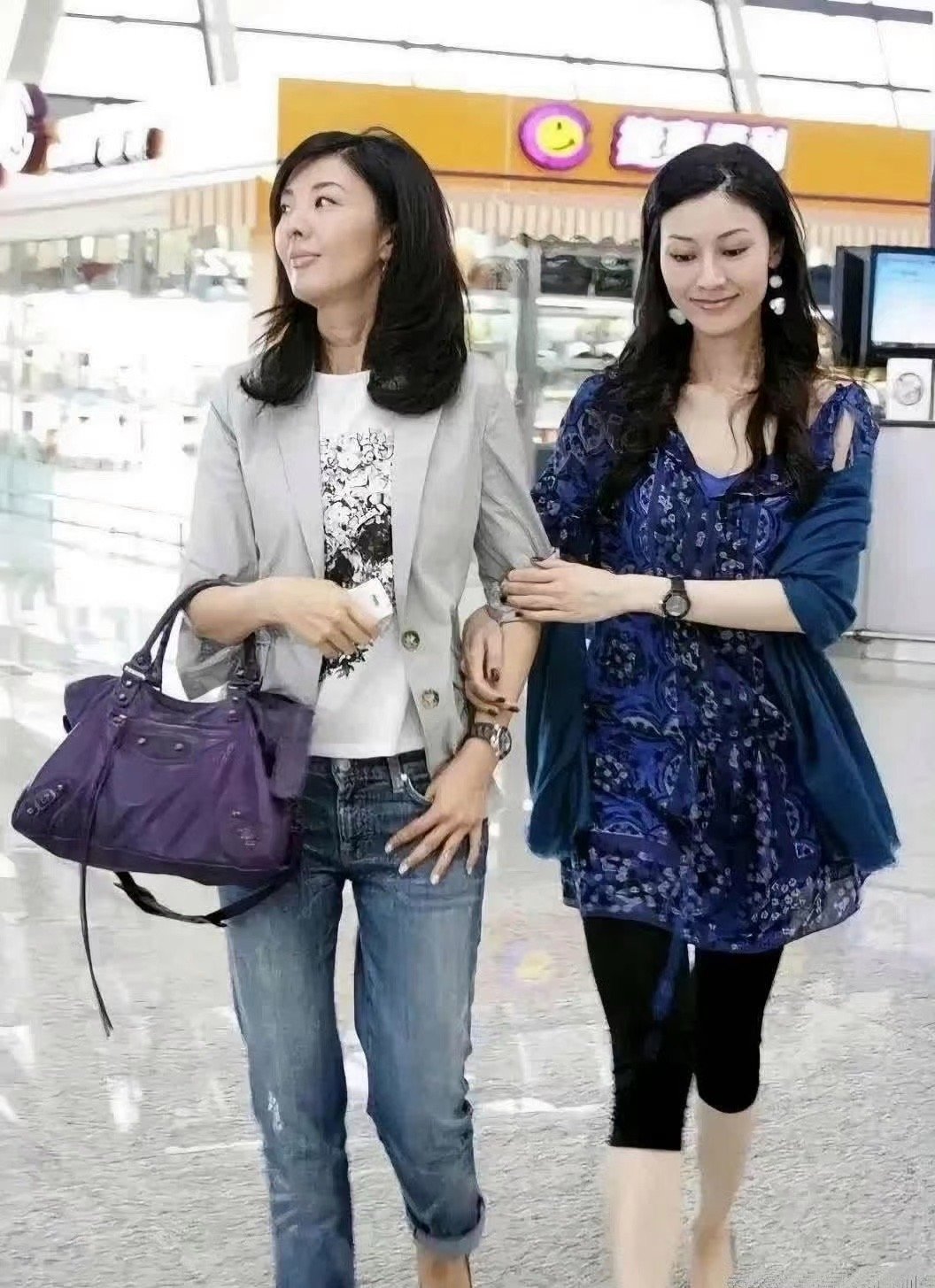 李嘉欣这种的穿着现在很少见了吧