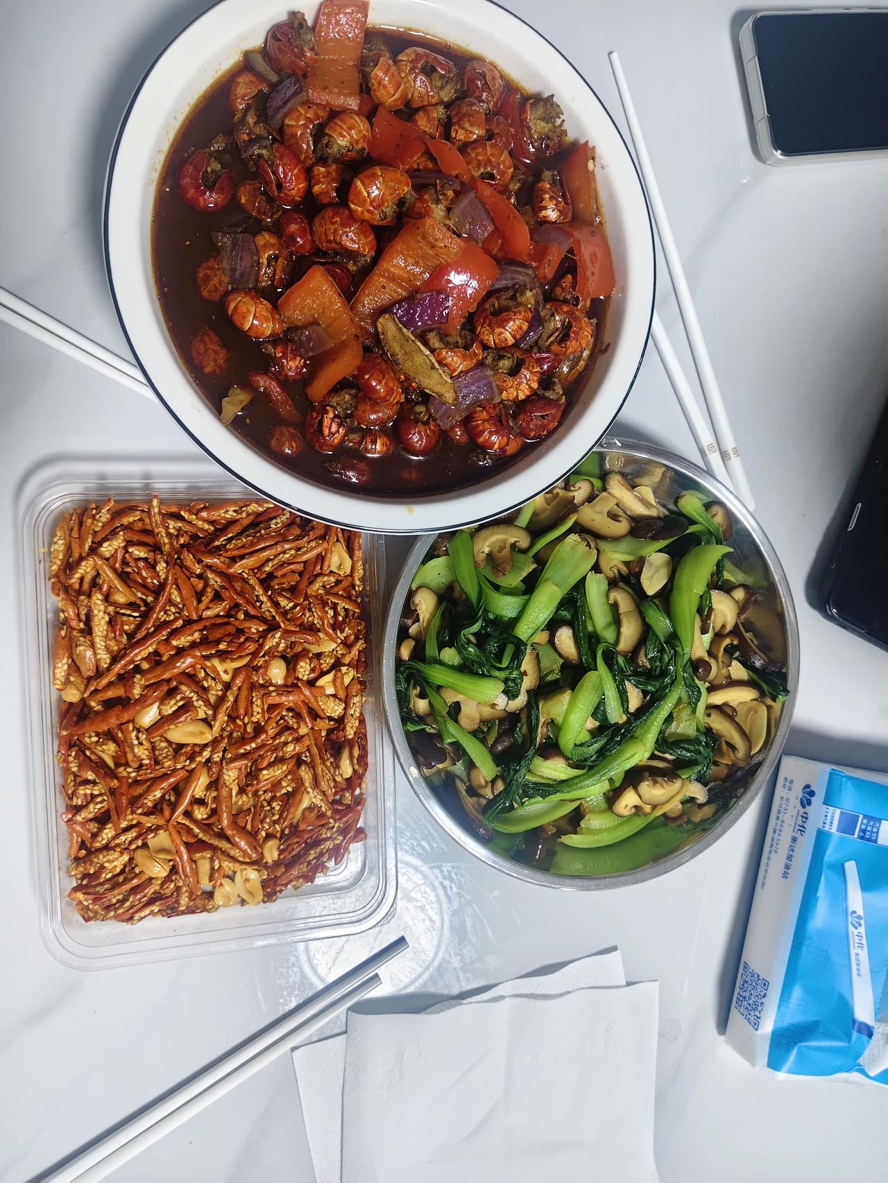 婆婆到底怎么做才对？孩子哭闹，婆婆不进去看，就说婆婆不帮着带小孩。孩子一哭闹，婆