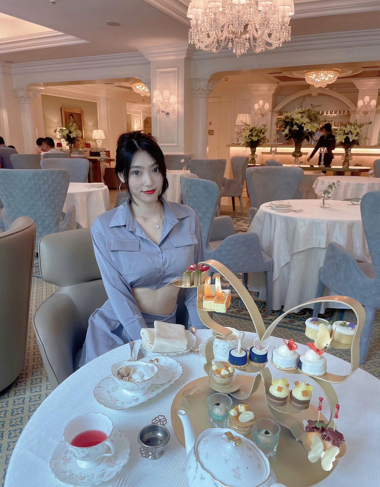 上热门穿搭御姐高级感美女