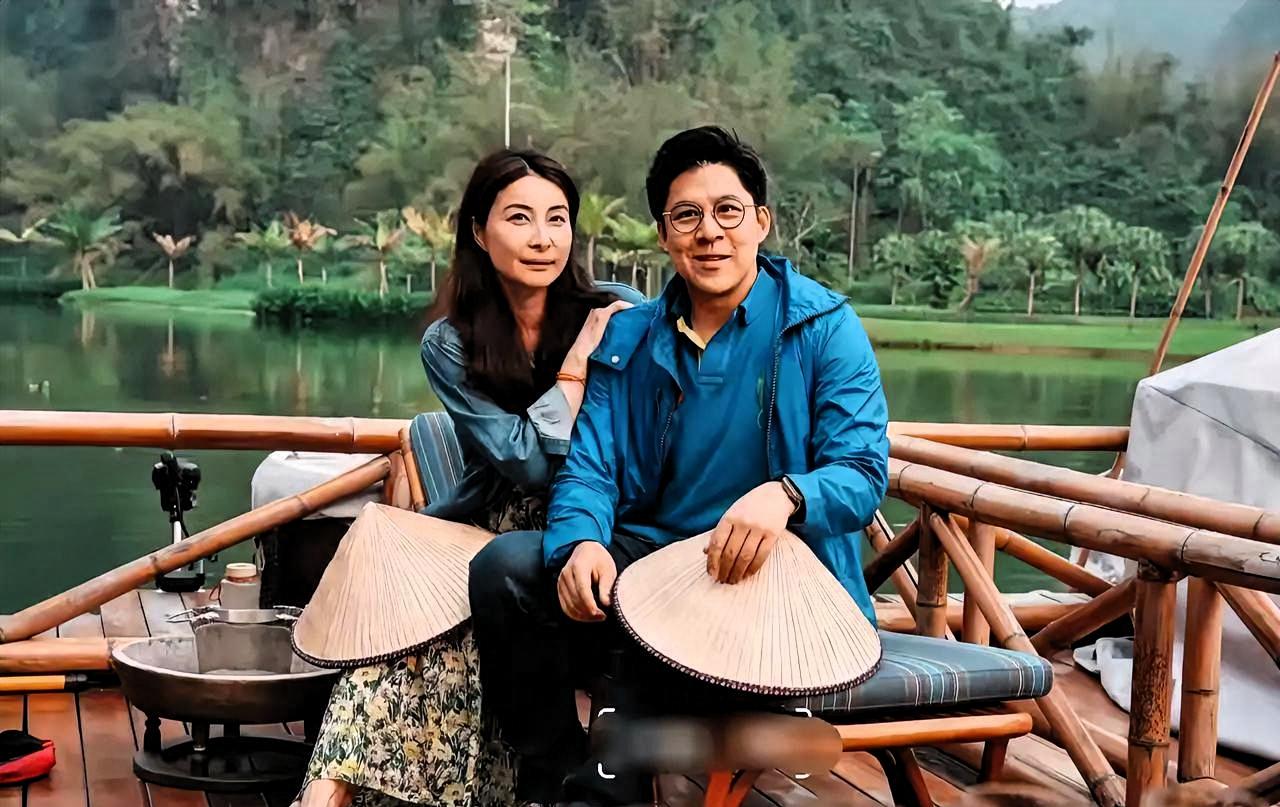 霍启刚高调发文：带3个孩子旅游太累了！网友：原来豪门也这样霍启刚突然高调发文