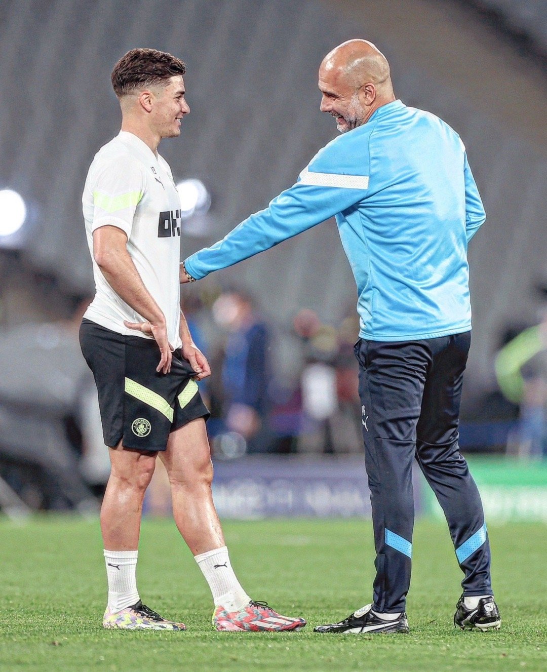 🕷🎙瓜迪奥拉：“我们赢得的三冠王，你知道我当时替补席上坐着哪些球员