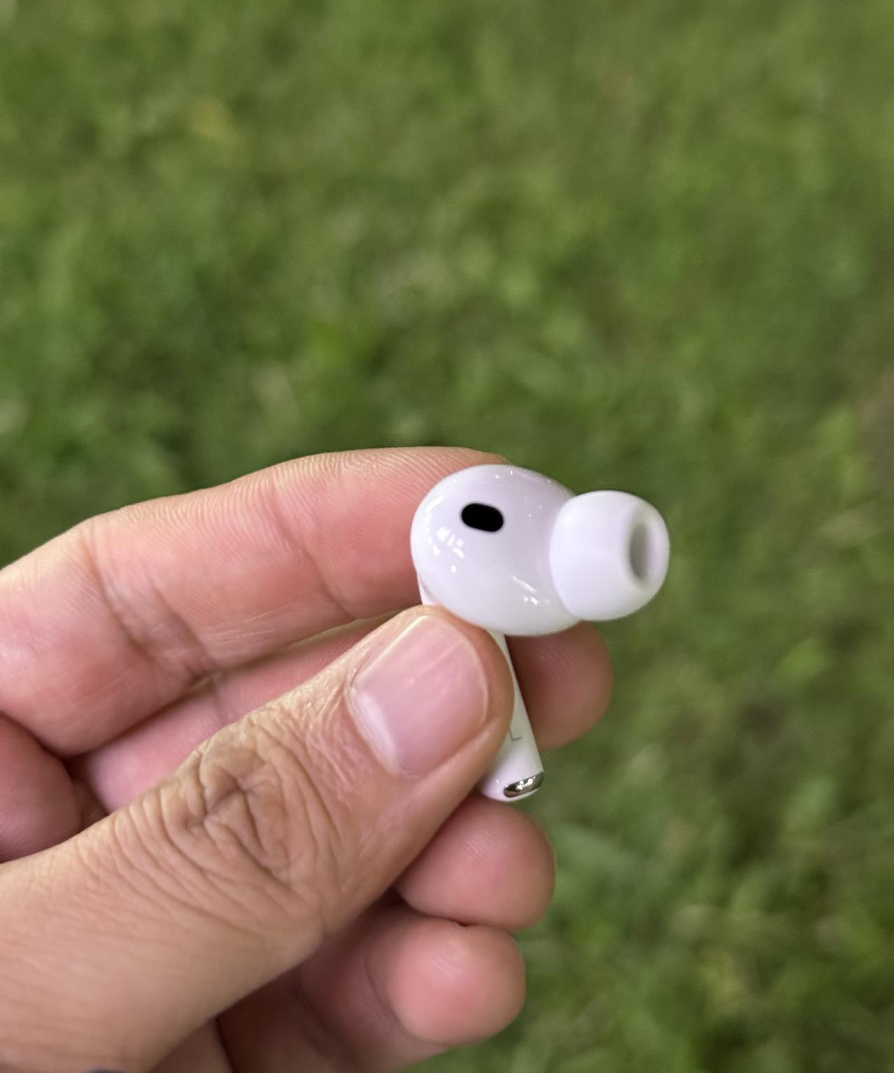 晚上骑车，发现AirPodsPro3的抗风噪能力强了好多！不知道是新的耳塞