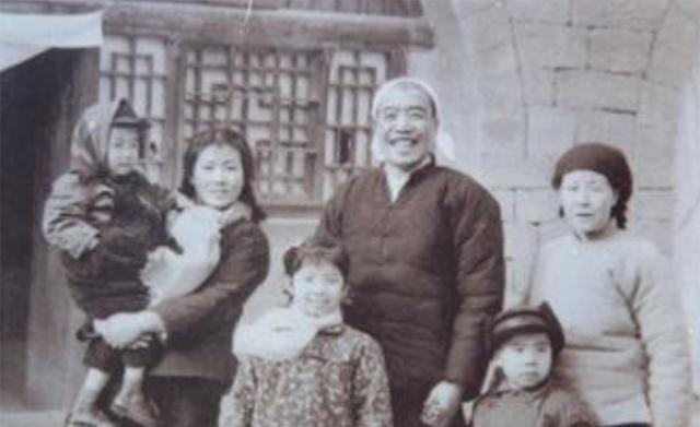 陈永贵一共有三个儿子，大儿子在山西昔阳县宣传部工作，直到退休；二儿子进入了部队，