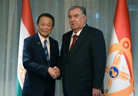 12月19日下午，麻生太郎会见了访问日本的塔吉克斯坦总统拉赫蒙。根据塔通社的报道