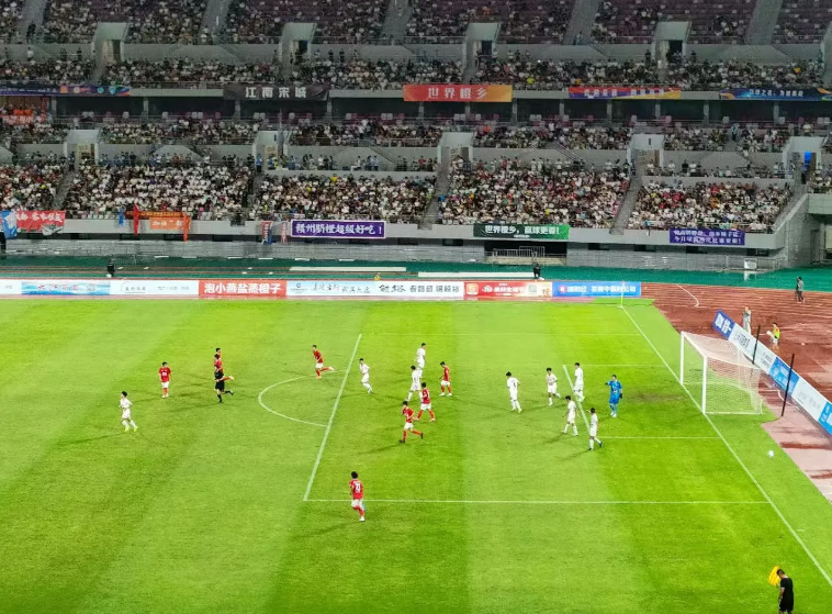 赣州太厉害了，3：1完胜！现场太燃！赣州“鸟巢”现场看了一场江西联赛，赣州V