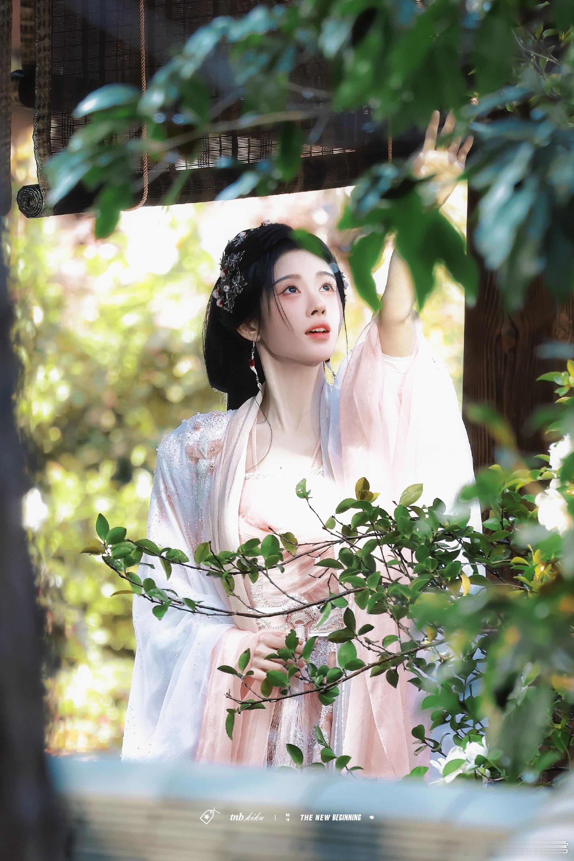 鞠婧祎月鳞绮纪29集月鳞绮纪过审的消息简直太棒了！露芜衣的每一秒都充满期待，鞠