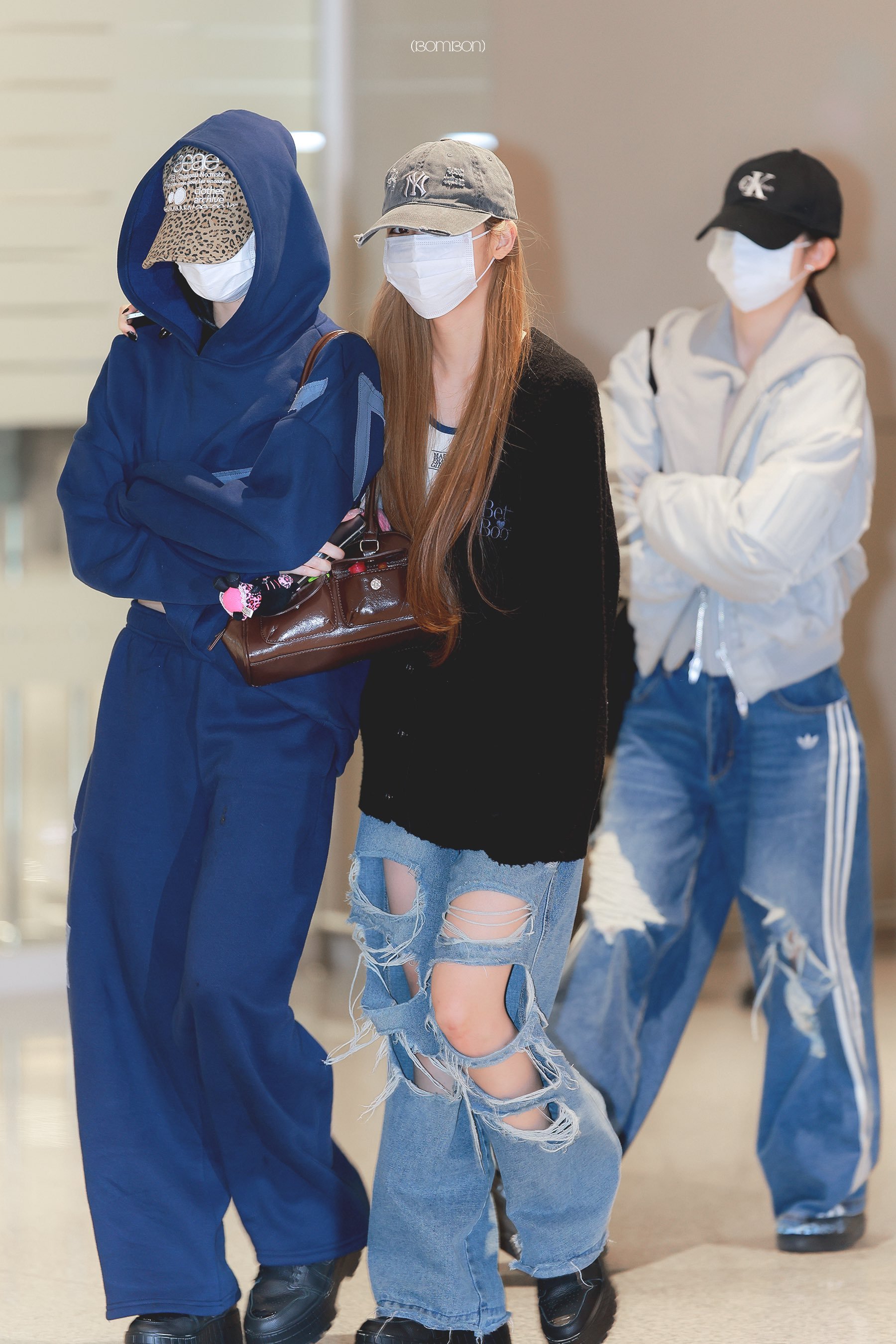 肥肥的裤子下是细细的腿