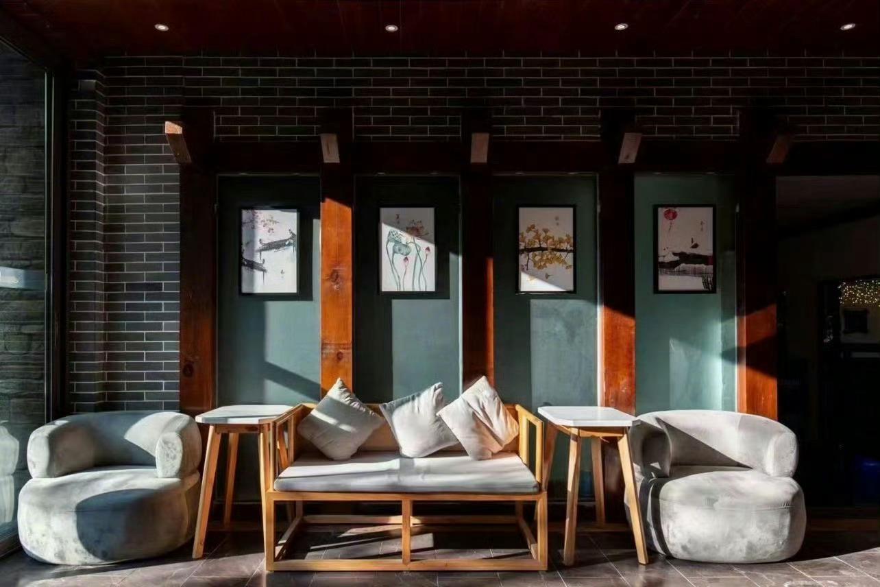 有些人具备严谨缜密条理清晰的思维，以及精准丰富的内心语言，依靠思维和语言与世界和