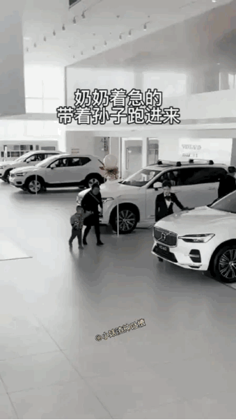 网友：奶奶，我是你流落民间的孙子啊。