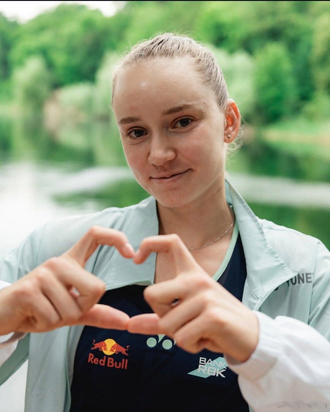 莱巴金娜你听着！就该你5战全胜拿下年终冠军！近期莱巴金娜接受采访时记者问到总决赛