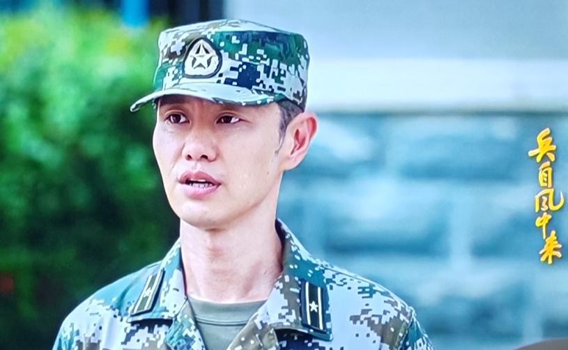 正在播出的电视剧《兵自风中来》里，欧豪出演的郭子剑是一营营长，赵荀出演的是二营营