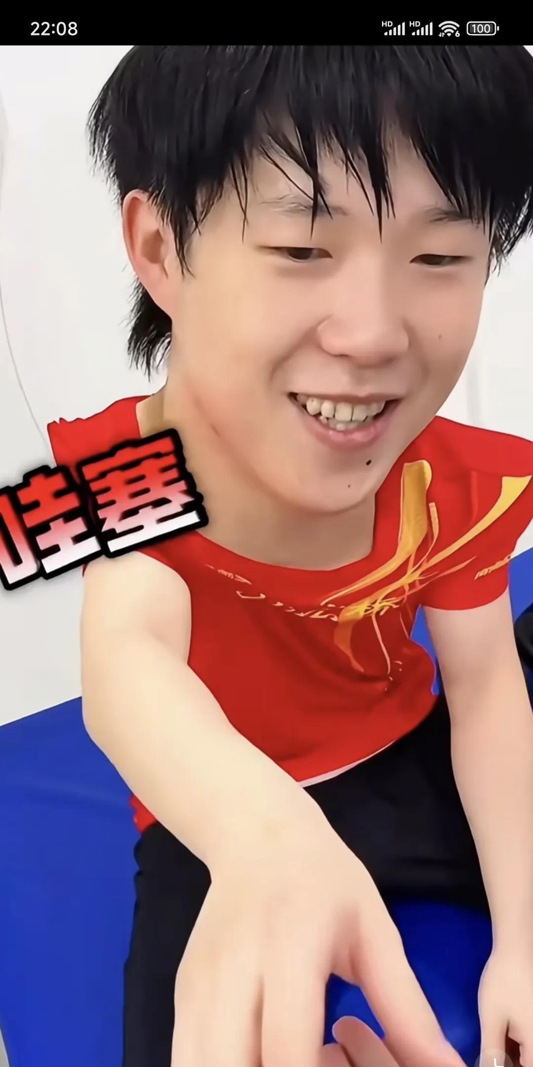 比赛居然打到低血糖都还在坚持看着他在所有比赛间歇都蹲下的身躯就觉得他是出什么
