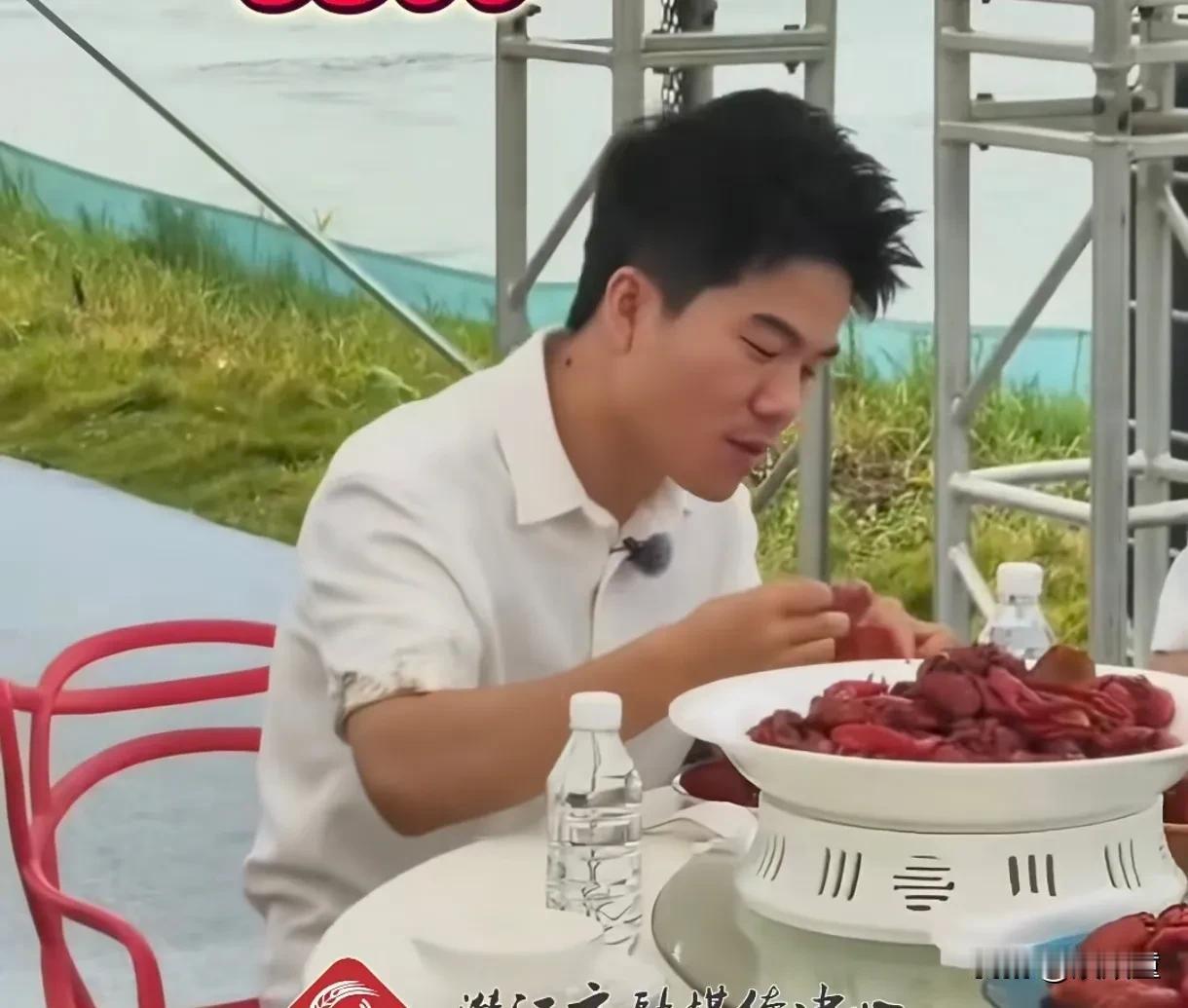 又在与辉同行专场买东西！这次有一些意外，虾买的是预售，直播的时候说是七天发货，