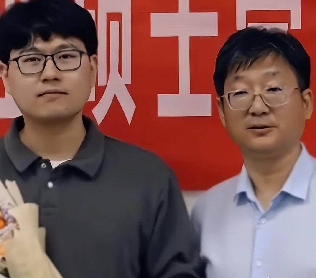 很多人不知道，今年毕业季，北大有一位特殊的硕士毕业生要读博了！他叫小赵