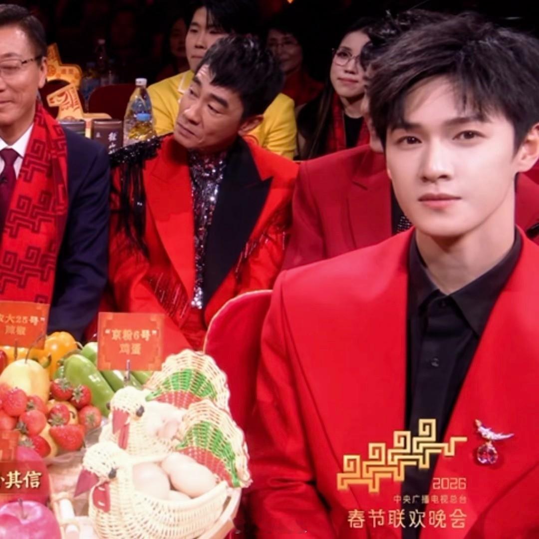 李昀锐扛住了春晚镜头1分钟李昀锐春晚神图有了春晚被李昀锐惊艳到了！他稳稳扛住镜头