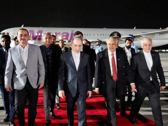 伊朗外长上演“回马枪”！刚走又折返巴基斯坦，这波操作有深意。25日，伊朗外长