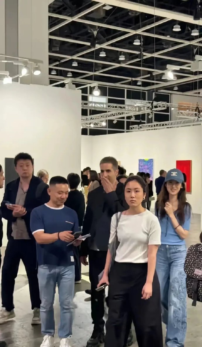 原来刘强东老婆现实中长这样的
