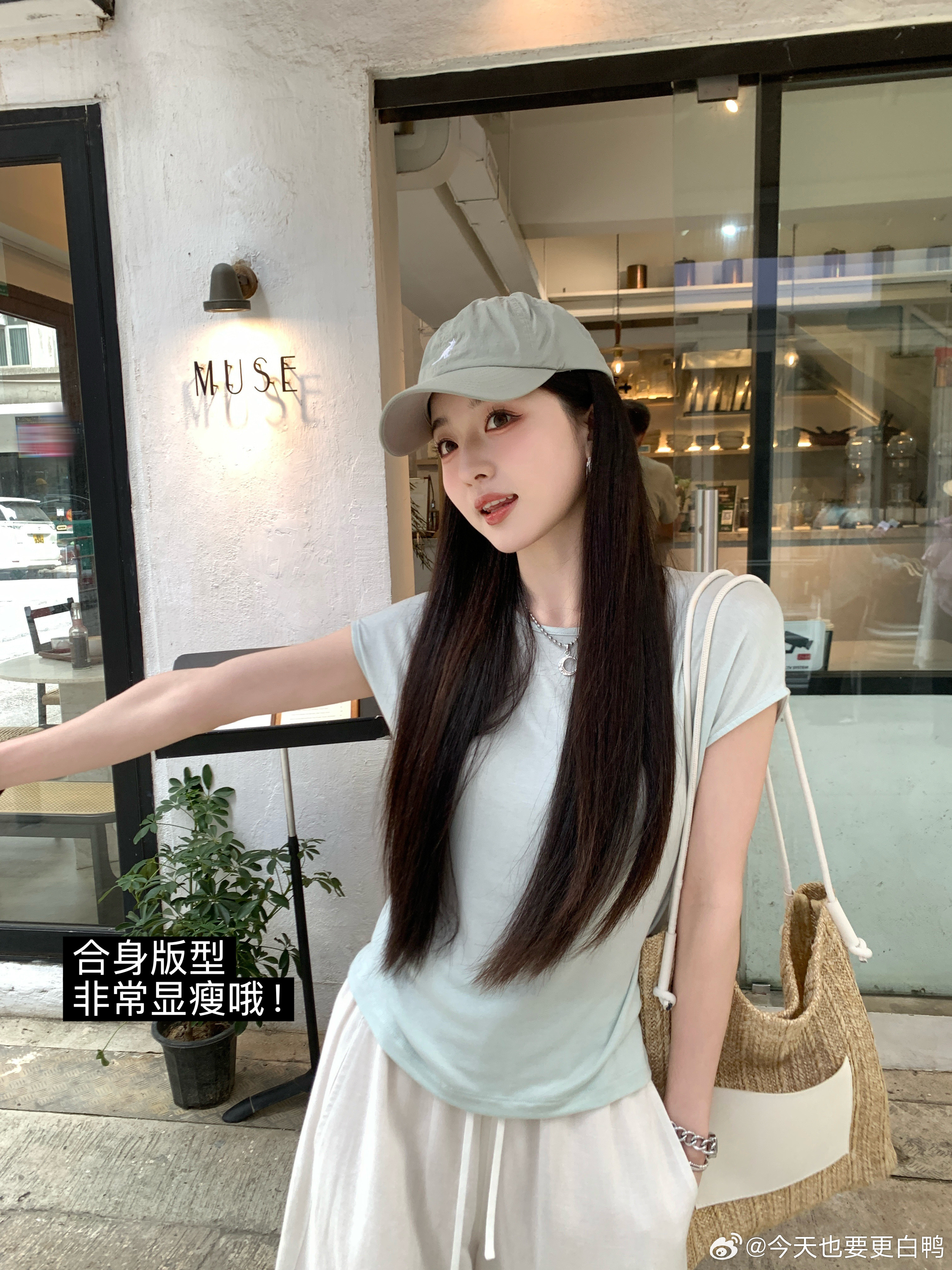 夏天的刚需Tee，最重要的就是舒服！！这次上的两款都很推荐哦～1️⃣又软又滑的天