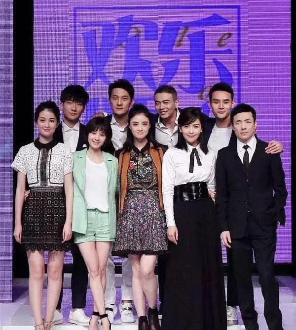 九星同框，女星中我一眼就认出了蒋欣、刘涛与王子文；男星中认出了王凯、张陆、祖峰与