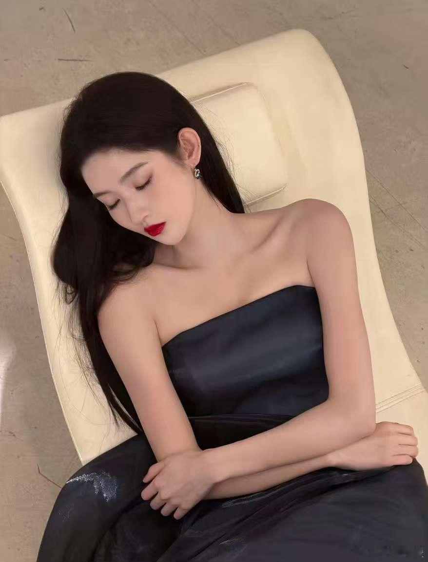 看到王玉雯在红毯上大放异彩，既是优秀学员又有超美的美人鱼造型，双重惊喜，这谁能不