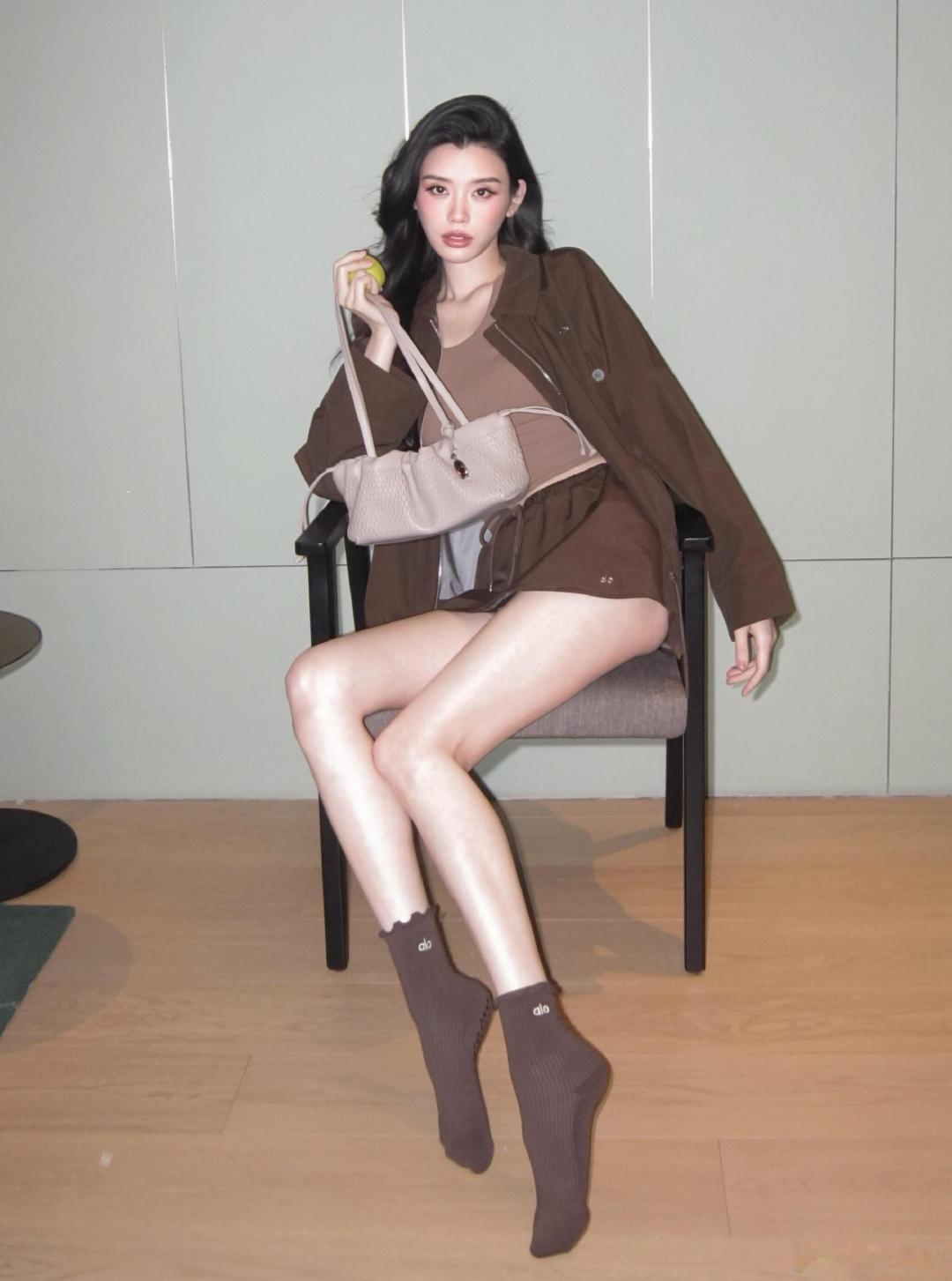 奚梦瑶今日份美拉德运动风​