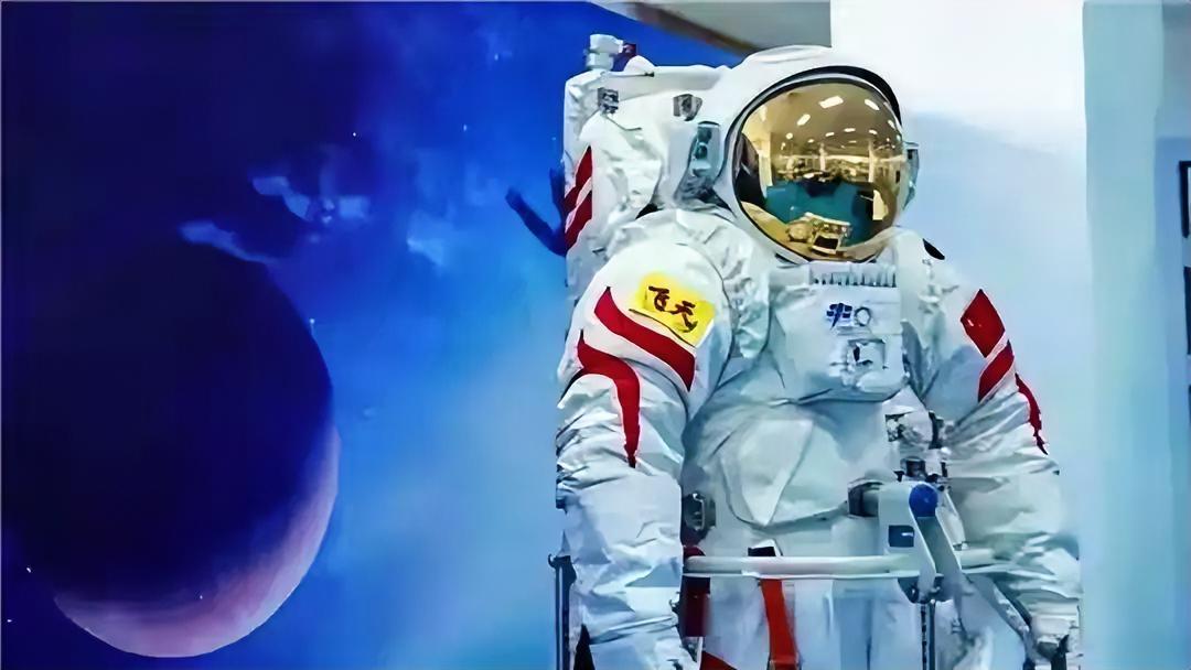 神舟二十号携“天价宝贝”返程，美俄眼红到发烫！这趟任务不带额外乘员，却把舱外航天