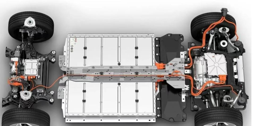 昨天我哥们儿接到4S店电话，说他那台开了6年的电车换电池要7万8。他那车现在卖二