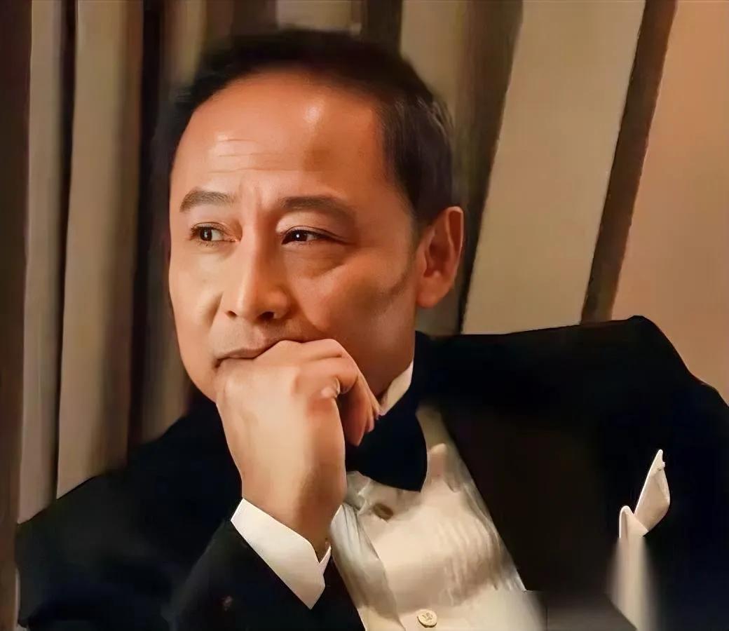 周野芒回应热搜！离婚4个月后…奚美娟却生下孩子，咋回事？2024年法院判他胜