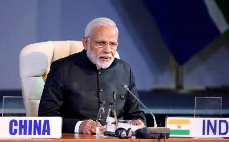 谁都没料到，曾嚷嚷着要“彻底脱钩”的邻居，竟然在今年悄没声地转身，再次成了咱们最