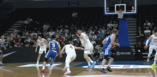 张镇麟投中只是掩饰，赵继伟次节被陈盈骏碾压，郭士强用人自食苦果上半场50: