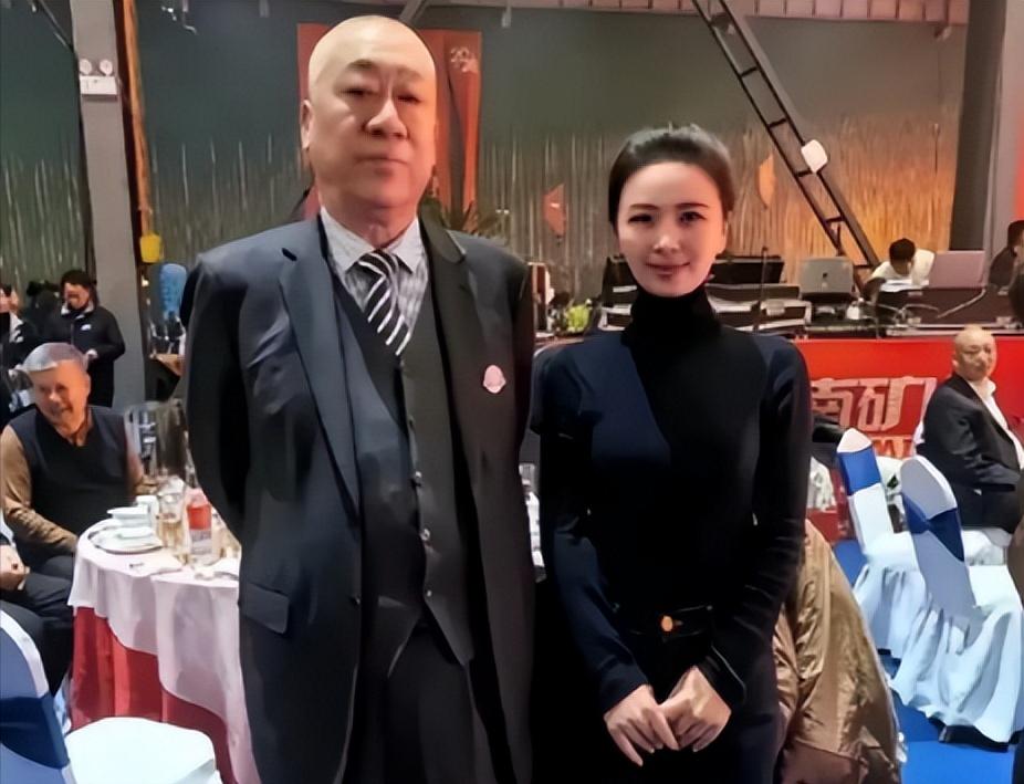 🌙我就纳了闷了，河南新乡那个崔培军，网上看着发钱都不带眨眼的，结果当地司机跟我