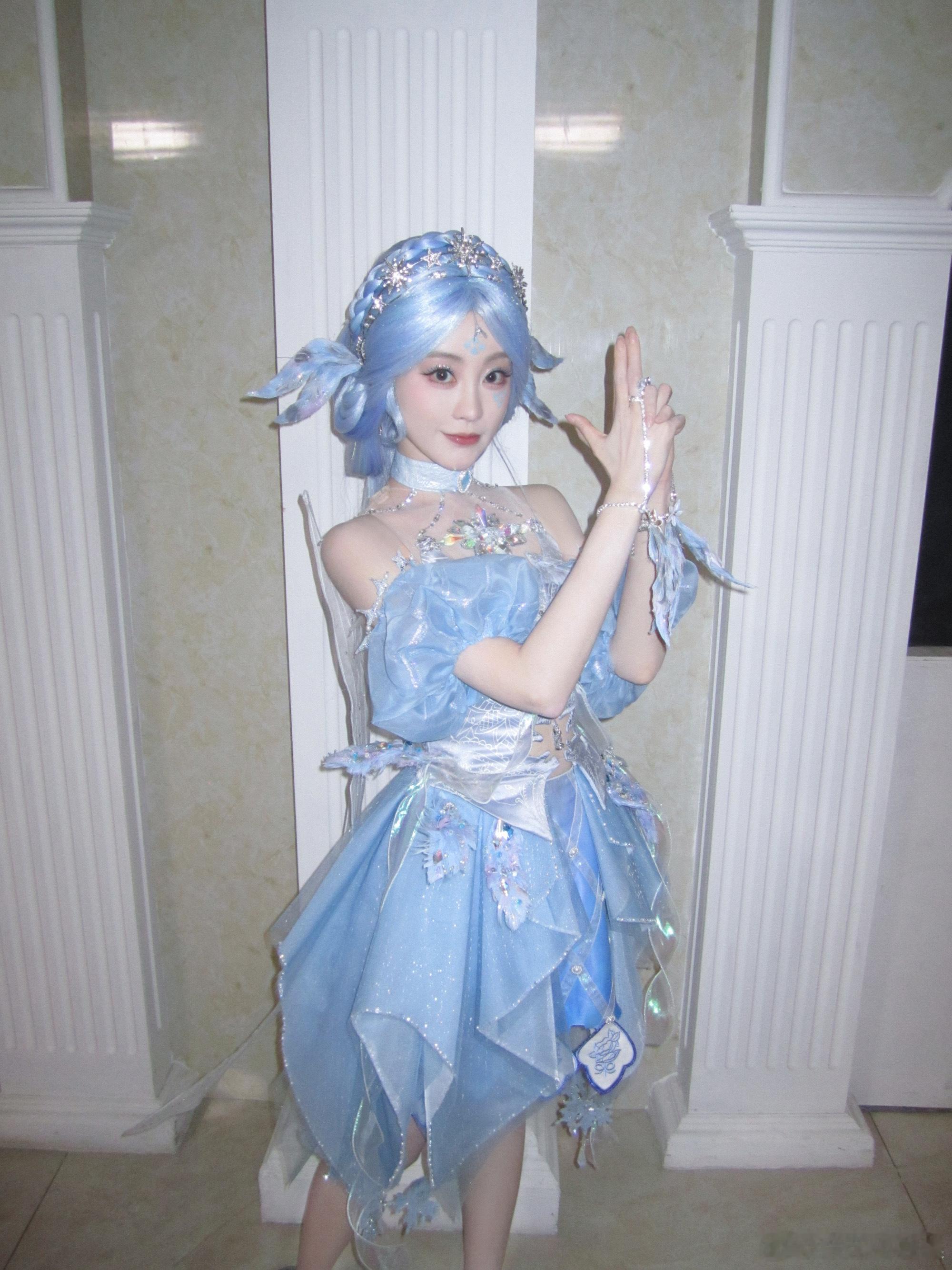 祝绪丹破冰COS冰魄开场秀直接封神！祝绪丹破冰瞬间全场沸腾，“无垠阁·冰魄”造
